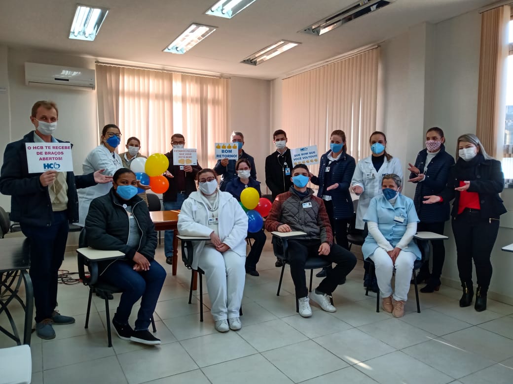 Quatro colaboradores retornam ao trabalho recuperados da COVID-19